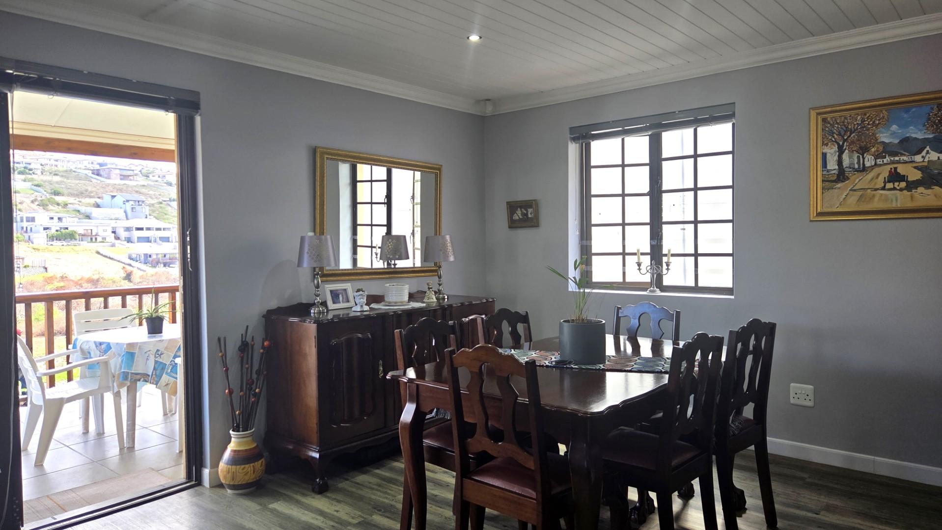 Image 4 of 6