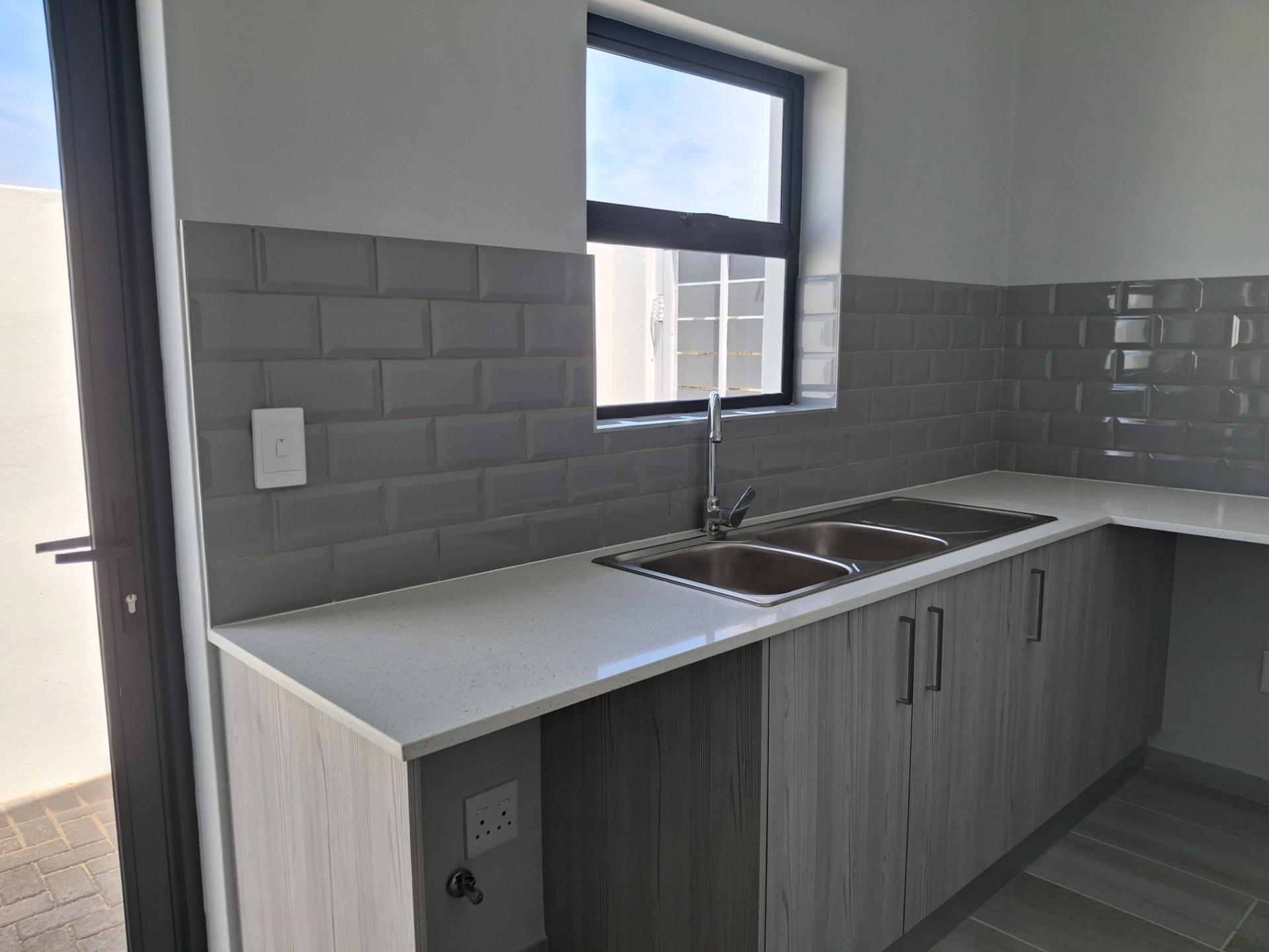 Image 3 of 6