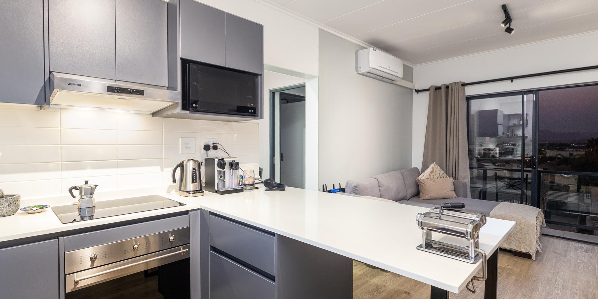Image 3 of 6