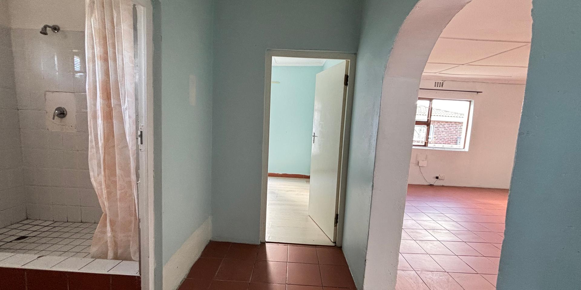 Image 4 of 6