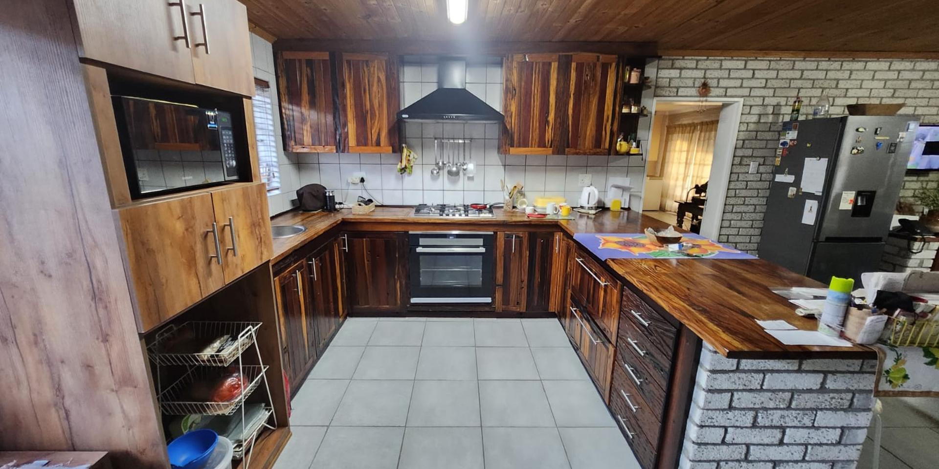 Image 4 of 6