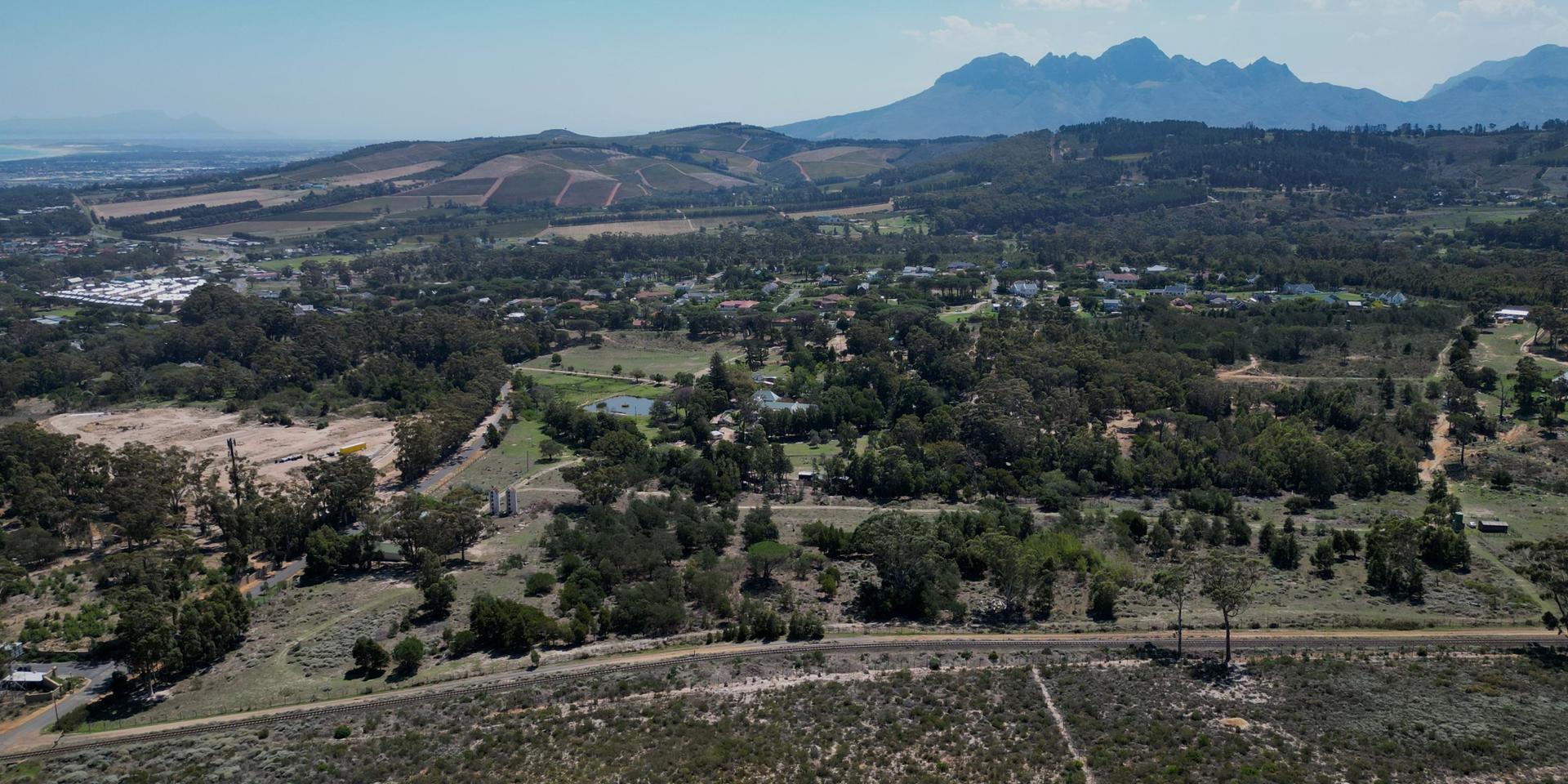 Image 4 of 6