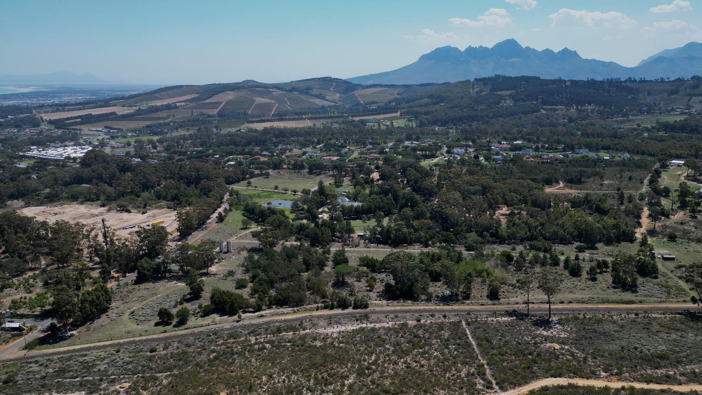 Image 4 of 6