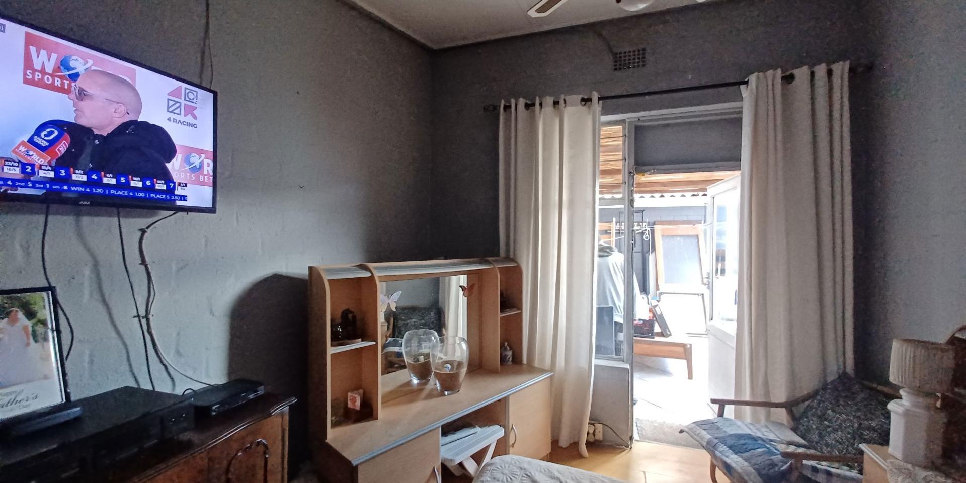 Image 3 of 6