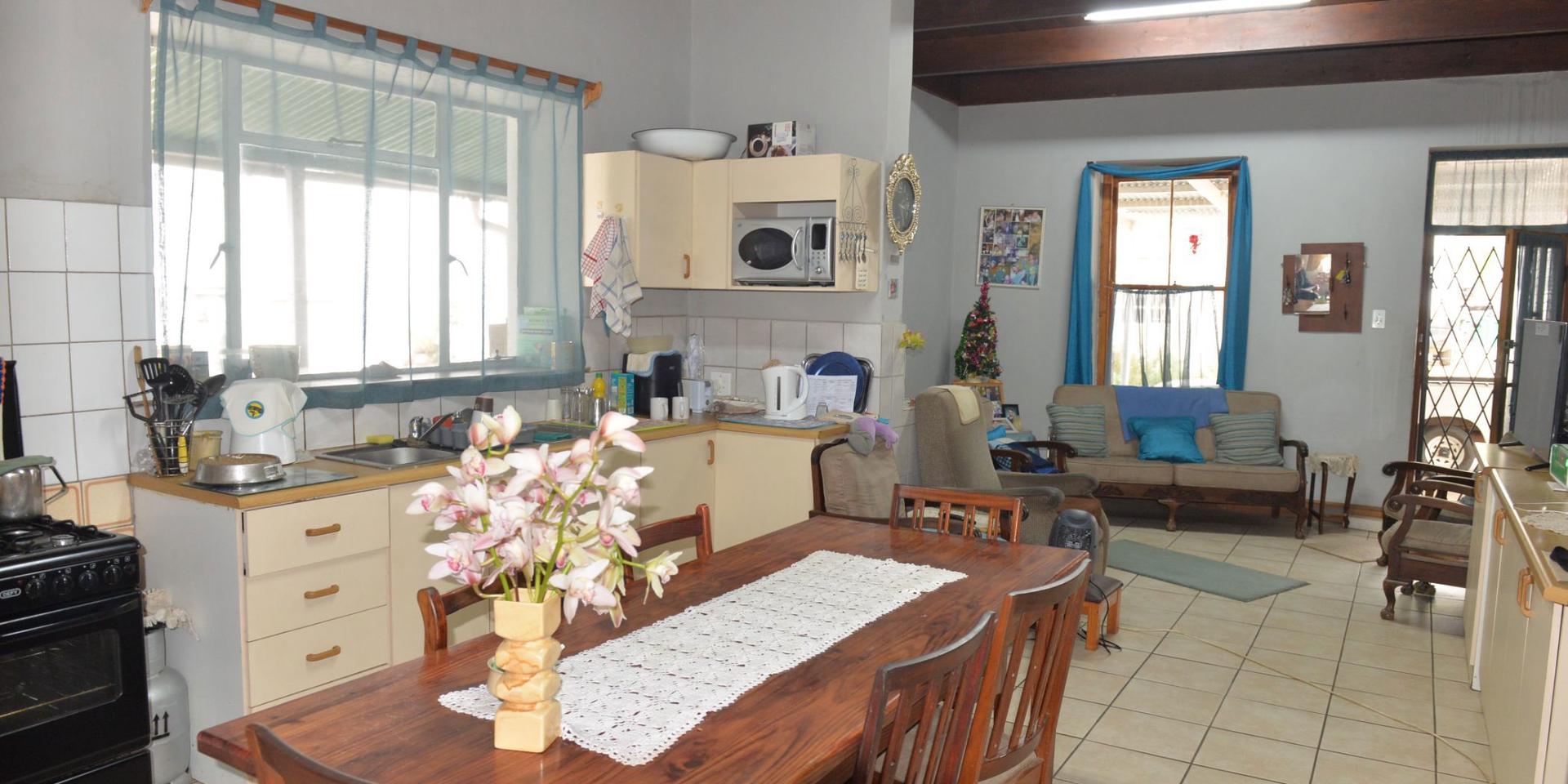Image 4 of 6