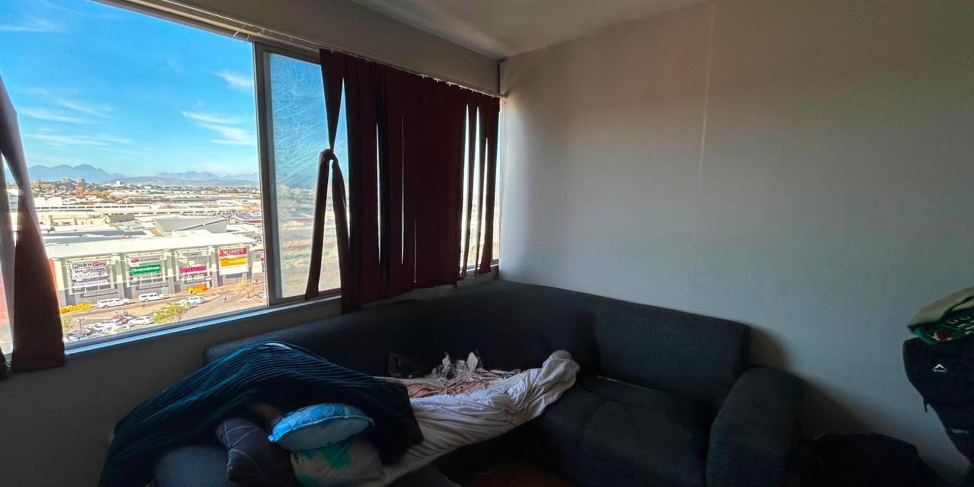 Image 4 of 6