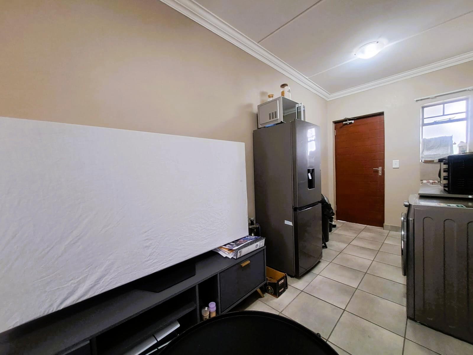 Image 4 of 6