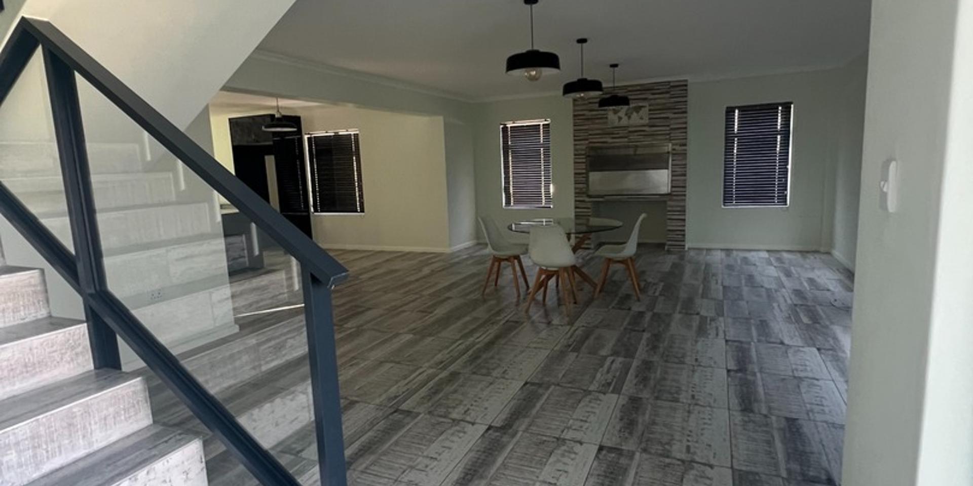 Image 2 of 6