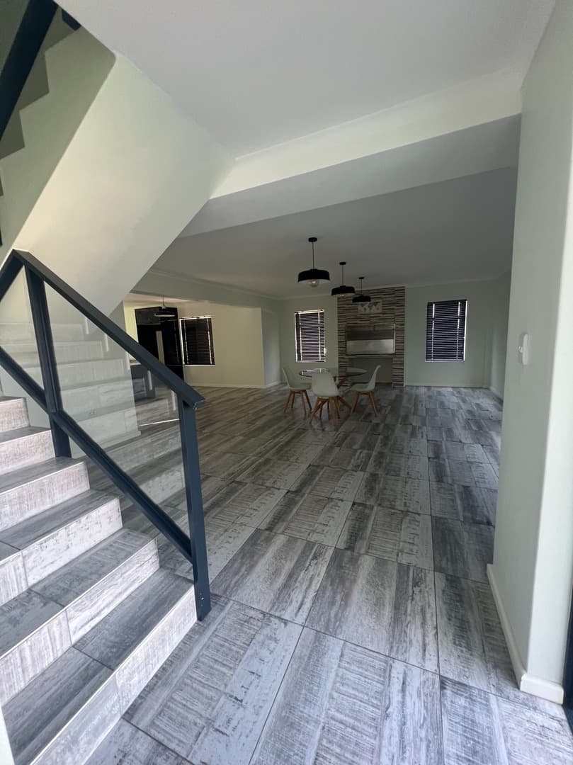 Image 2 of 6