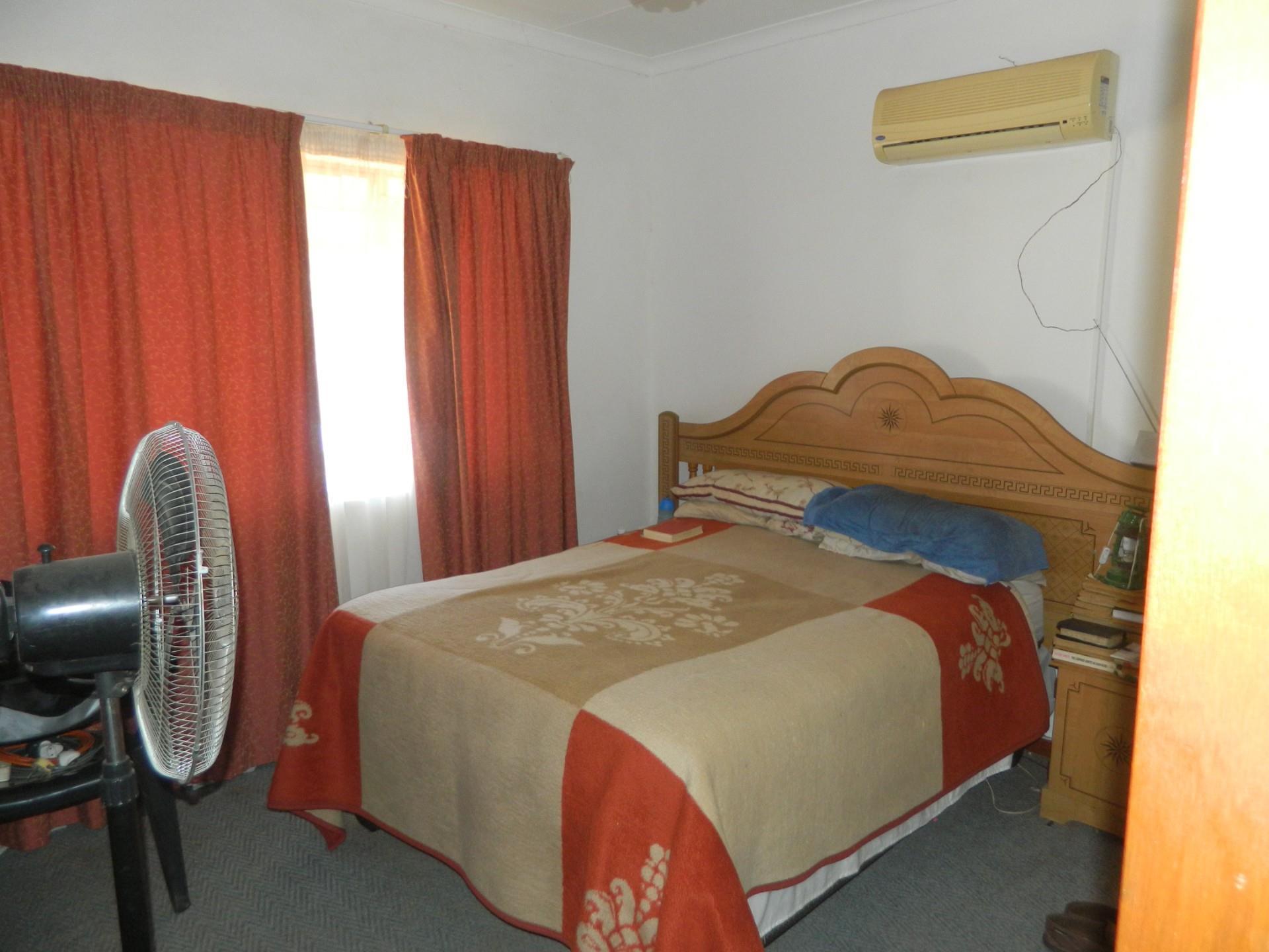 Image 4 of 6