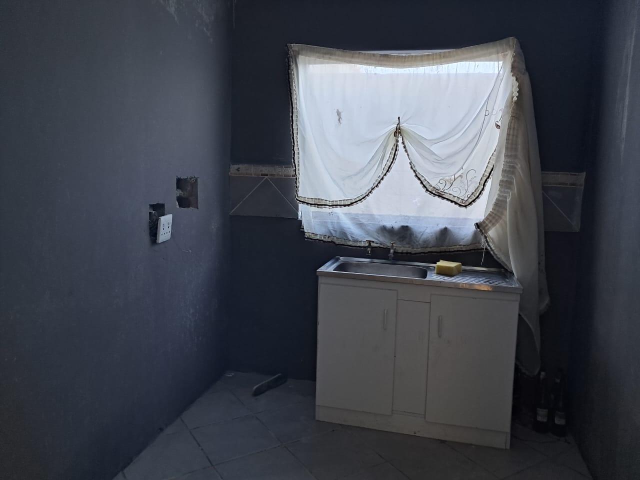 Image 2 of 6