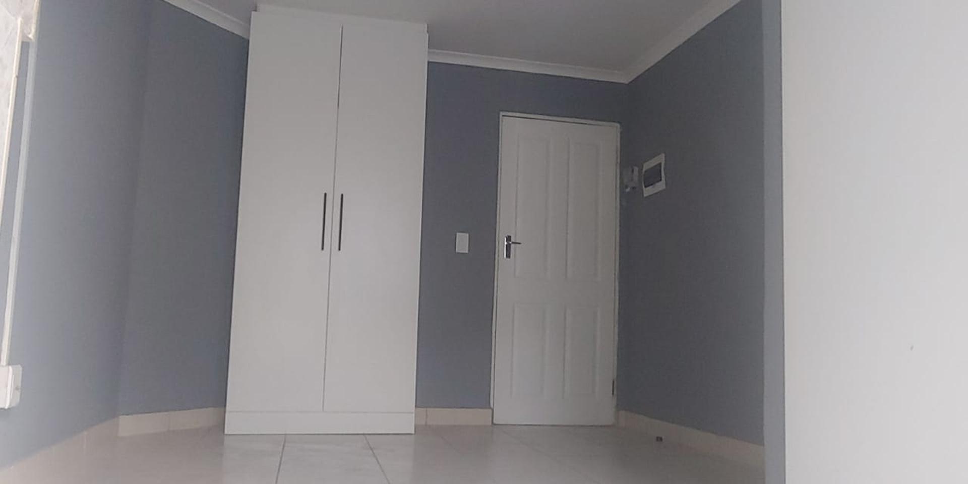 Image 3 of 6