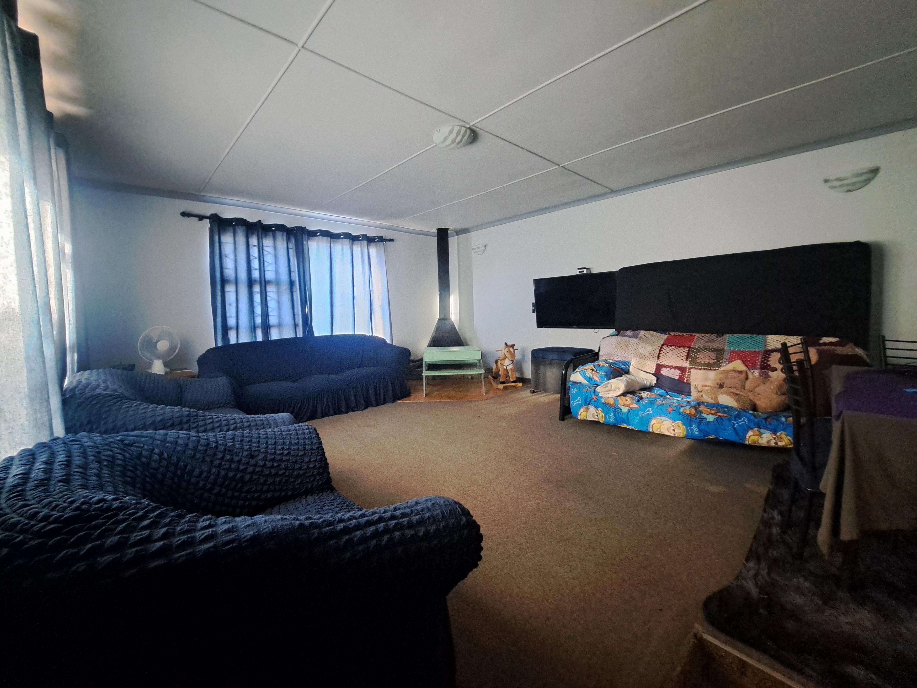 Image 2 of 6