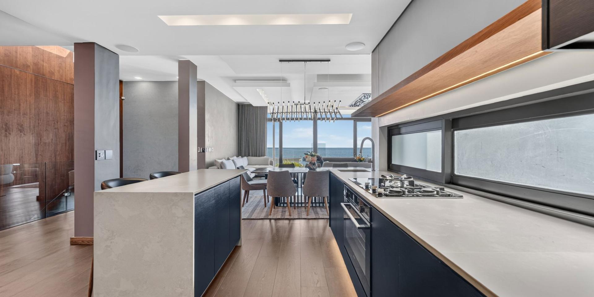 Image 4 of 6