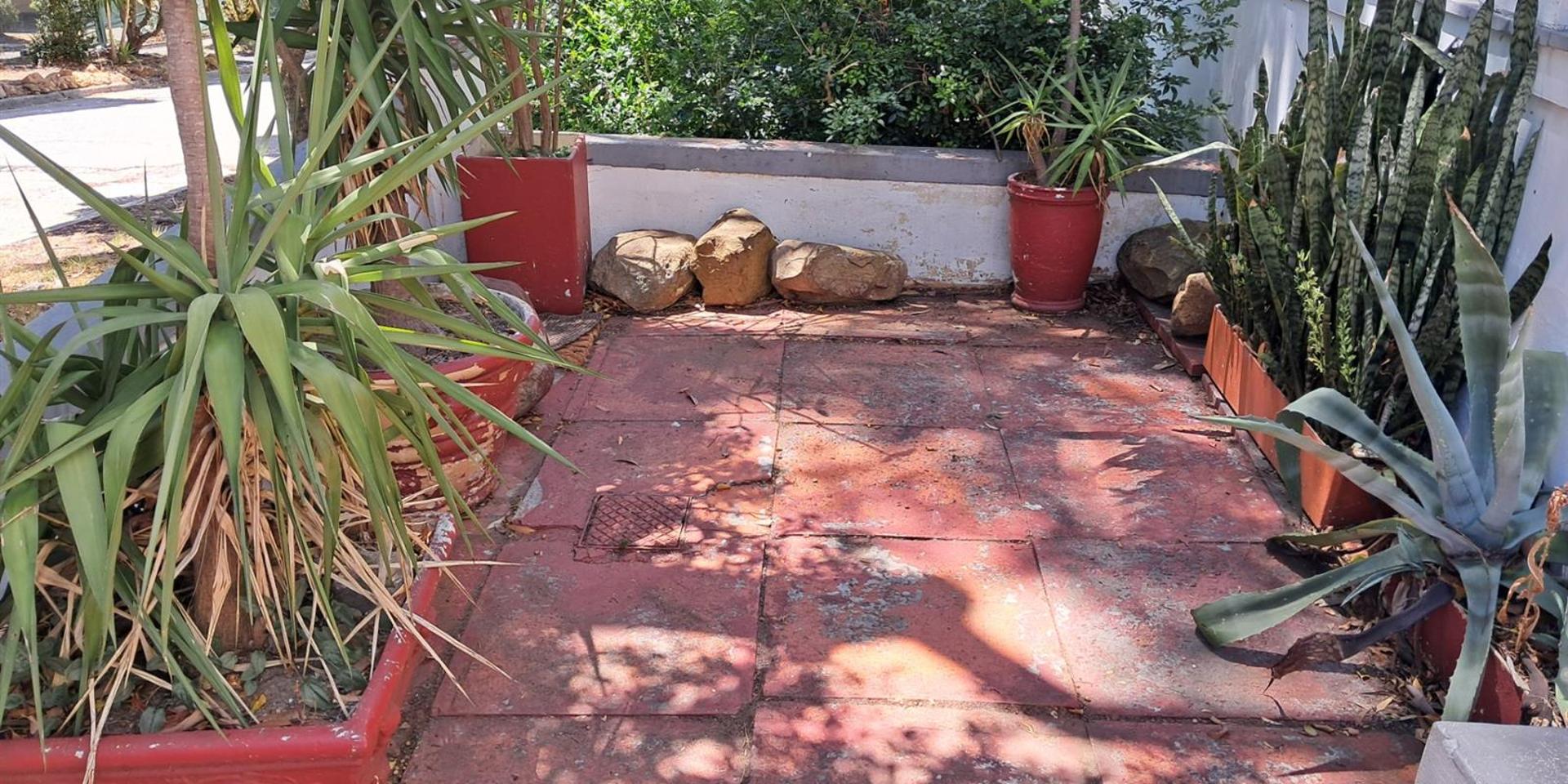 Image 3 of 6