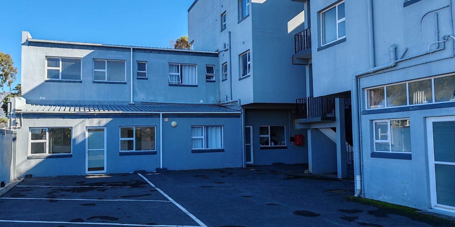Image 4 of 6