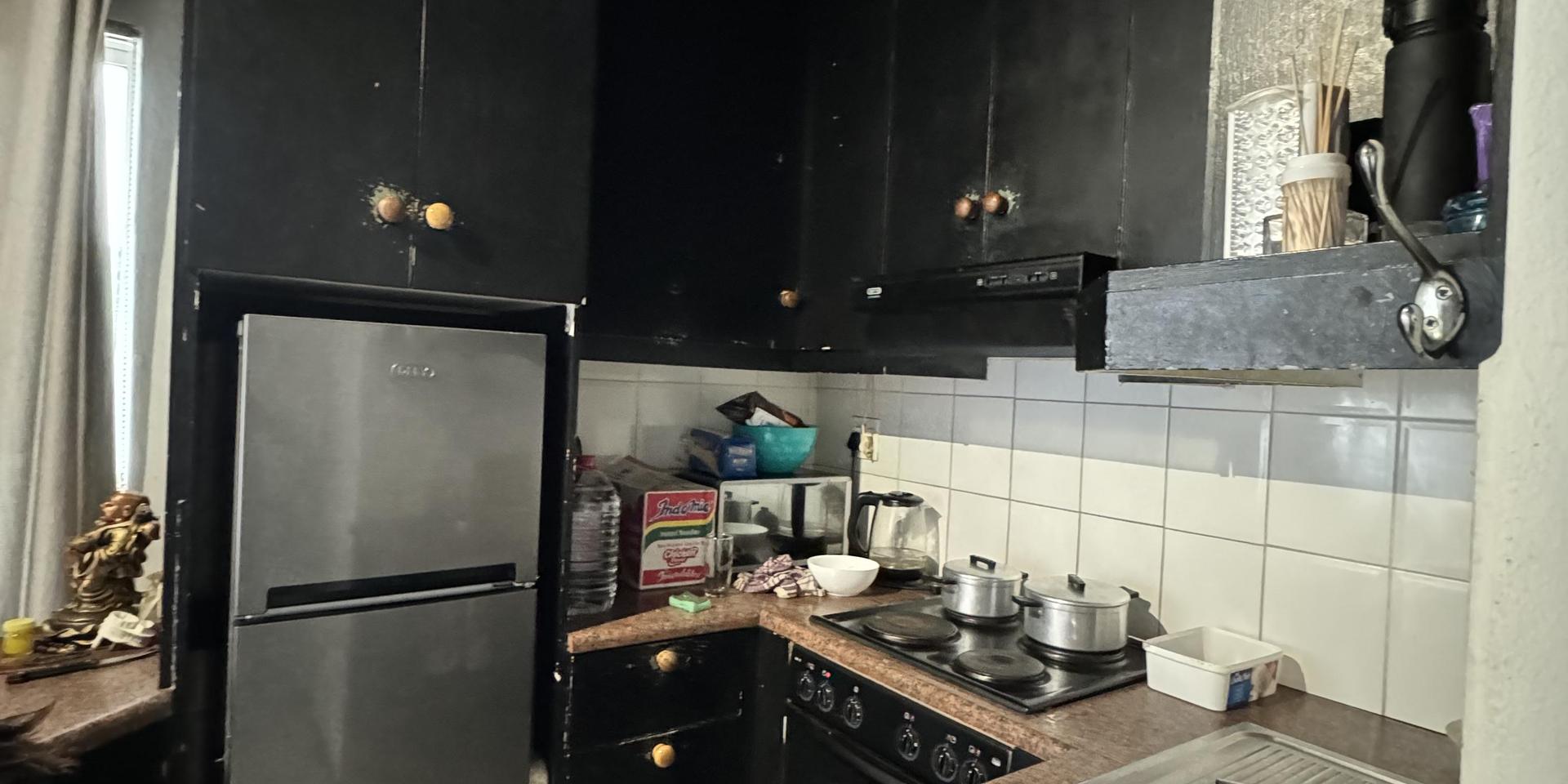 Image 4 of 6