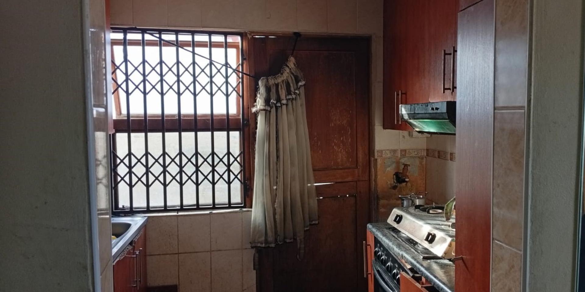 Image 4 of 6