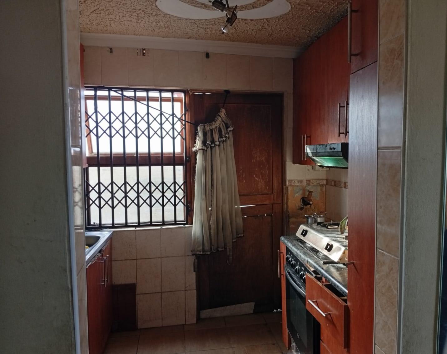 Image 4 of 6