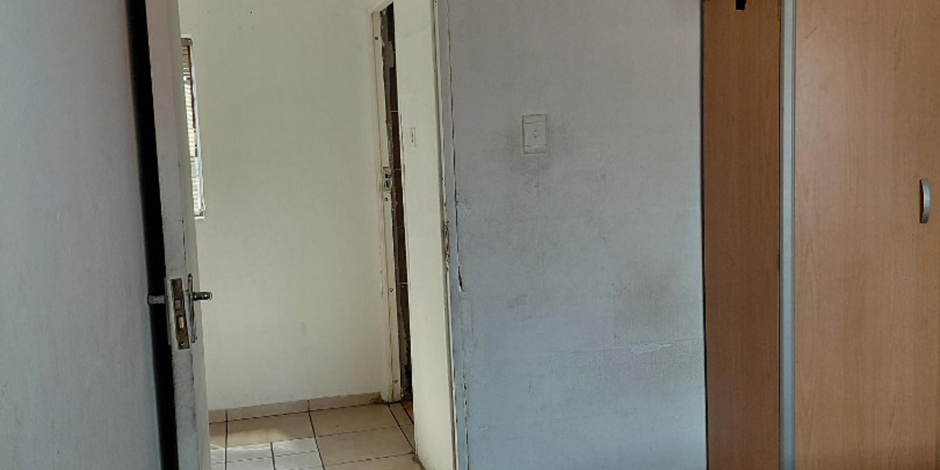 Image 1 of 6