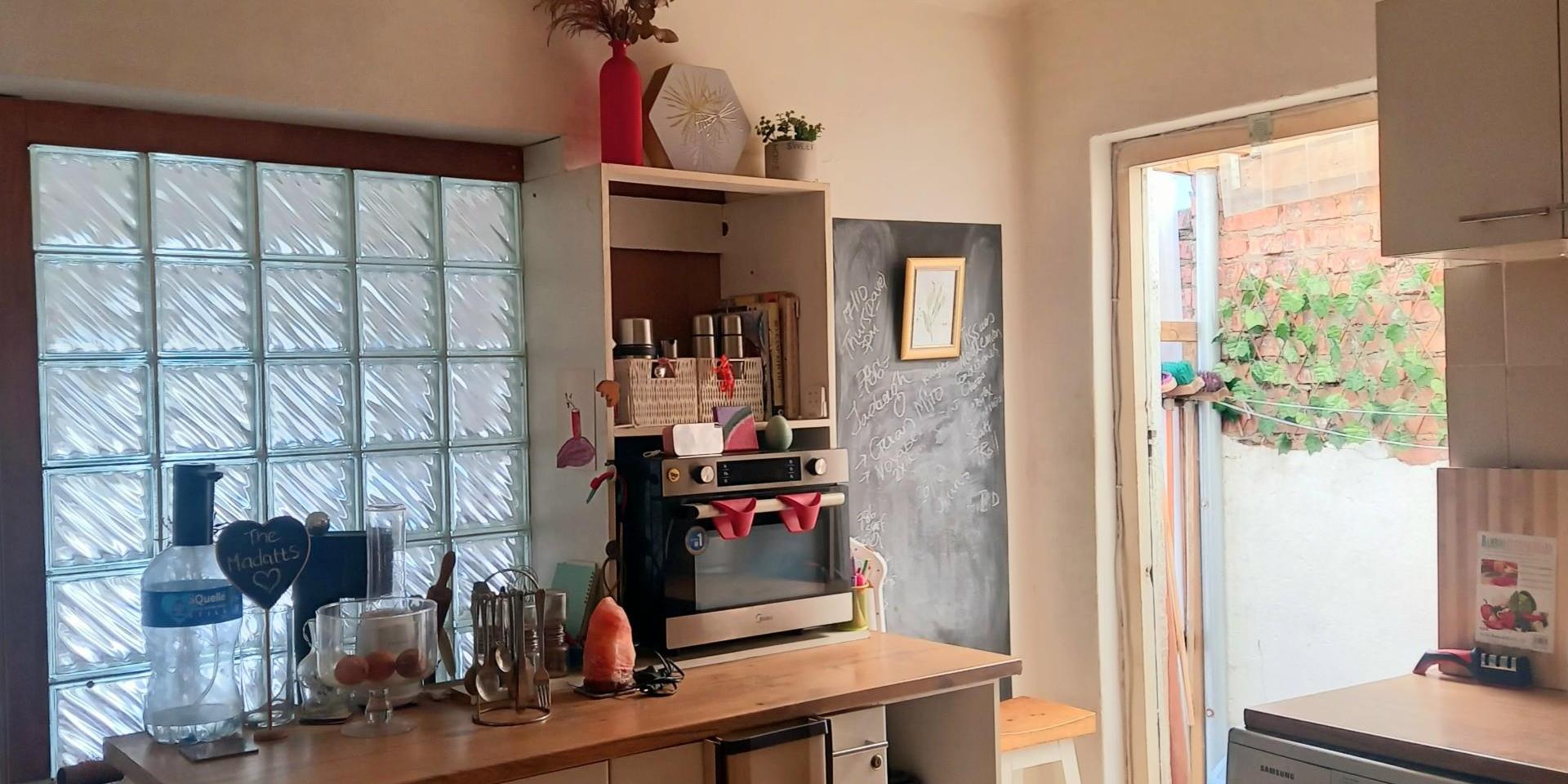 Image 3 of 6