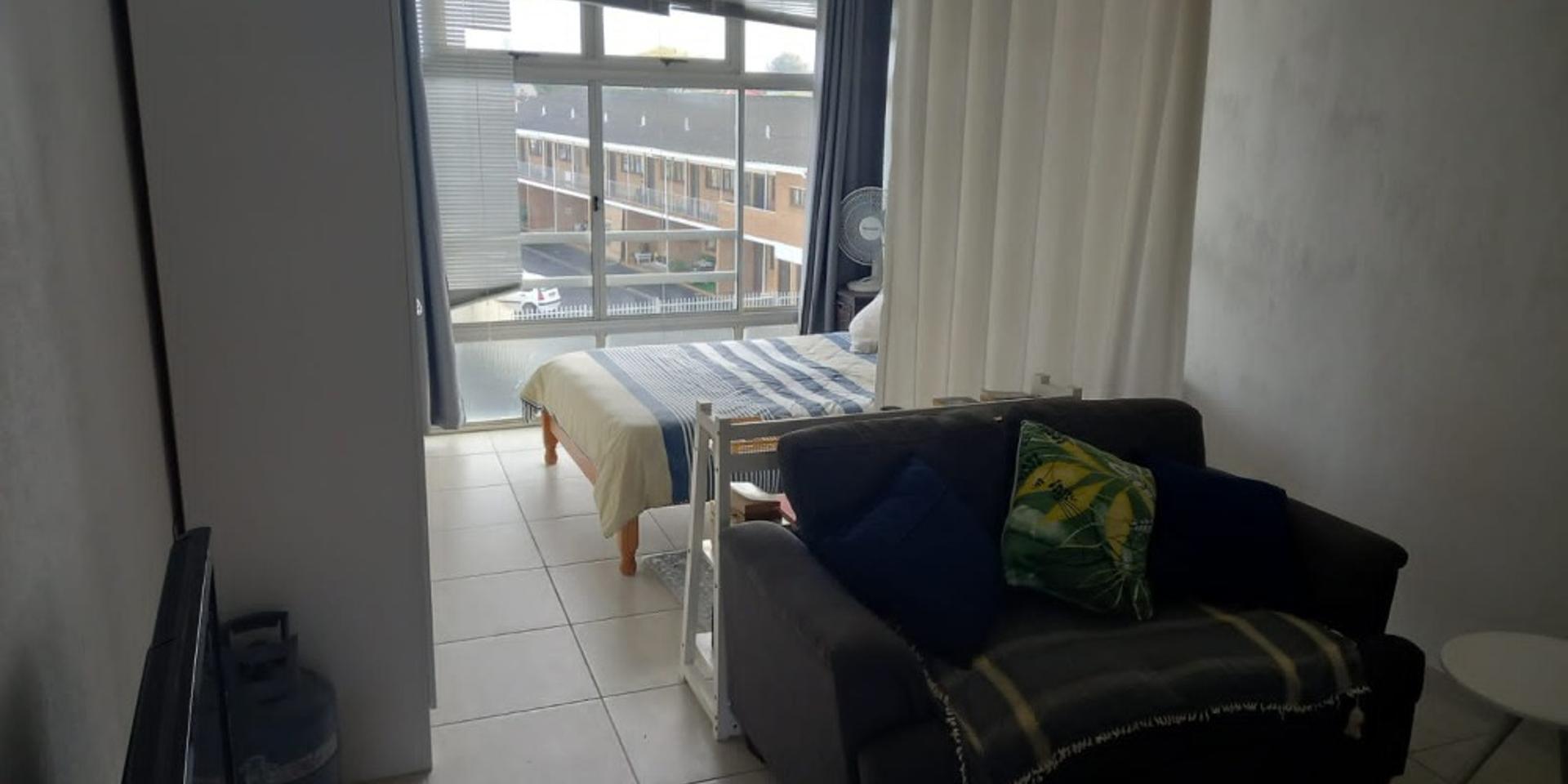 Image 4 of 6