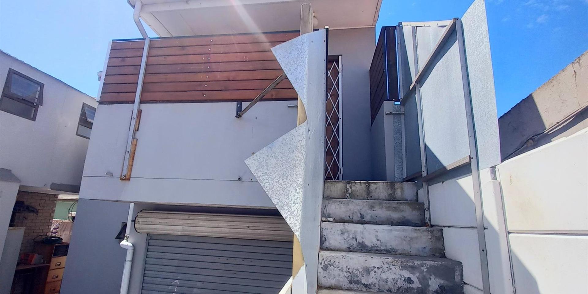 Image 4 of 6