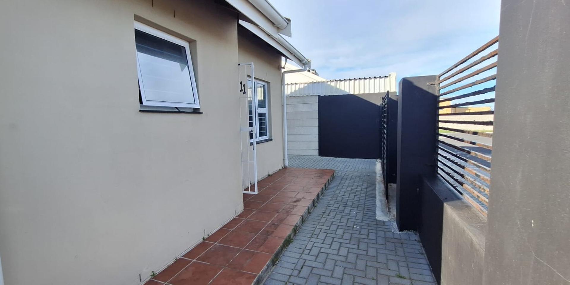 Image 2 of 6
