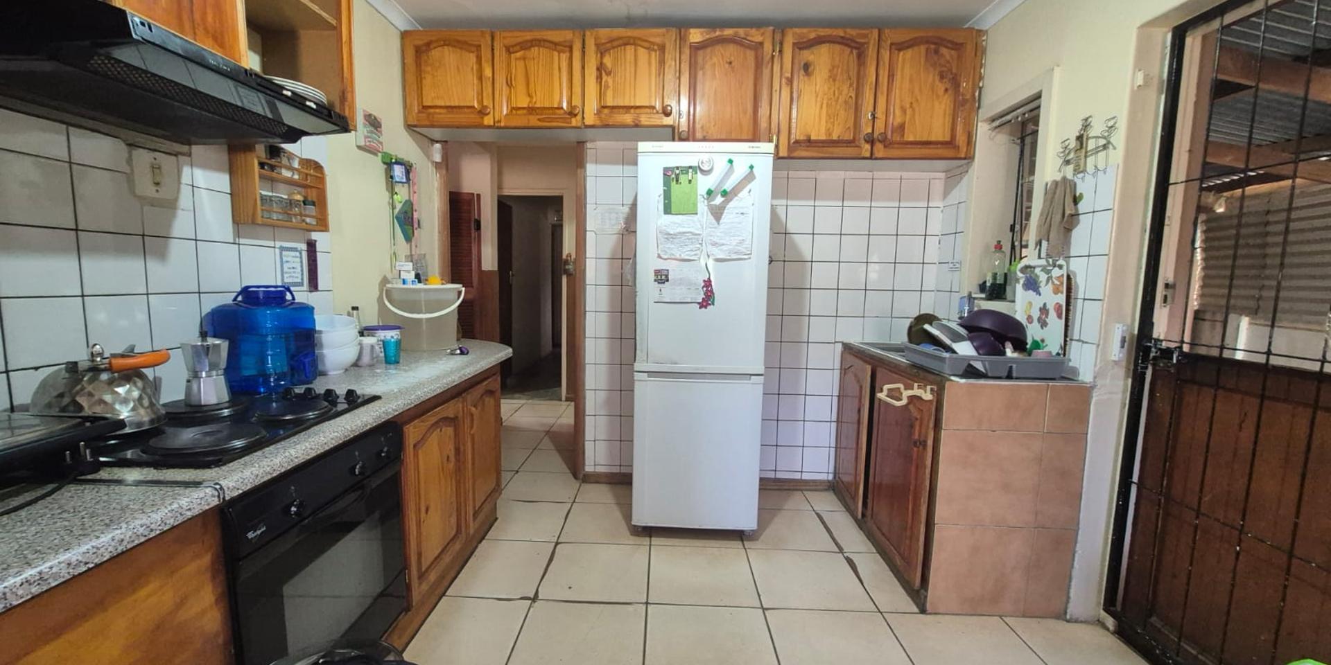 Image 4 of 6