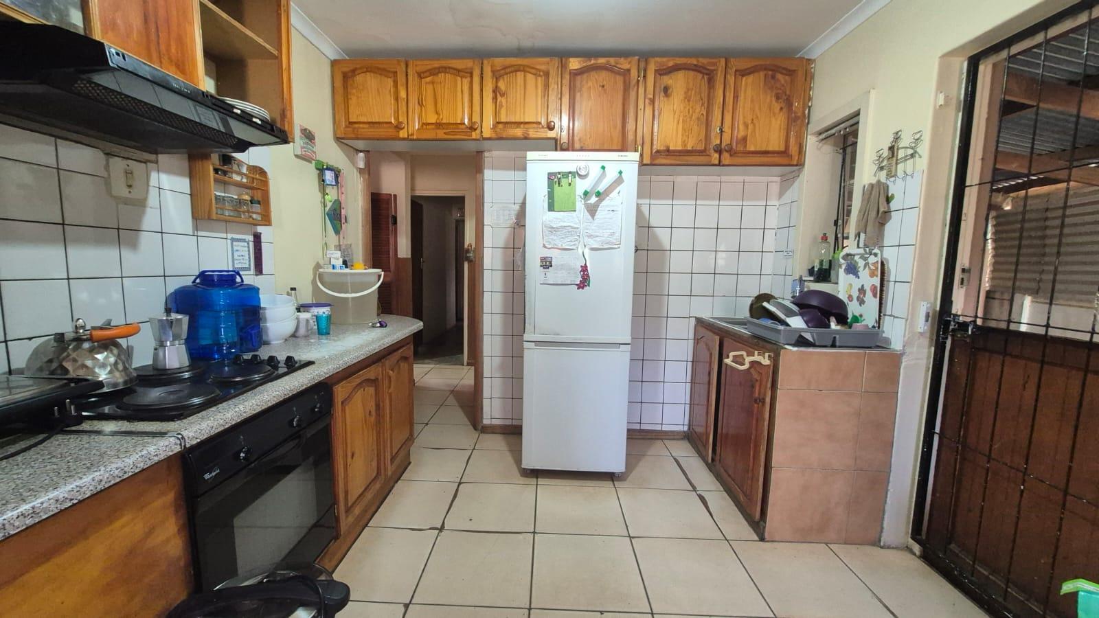 Image 4 of 6