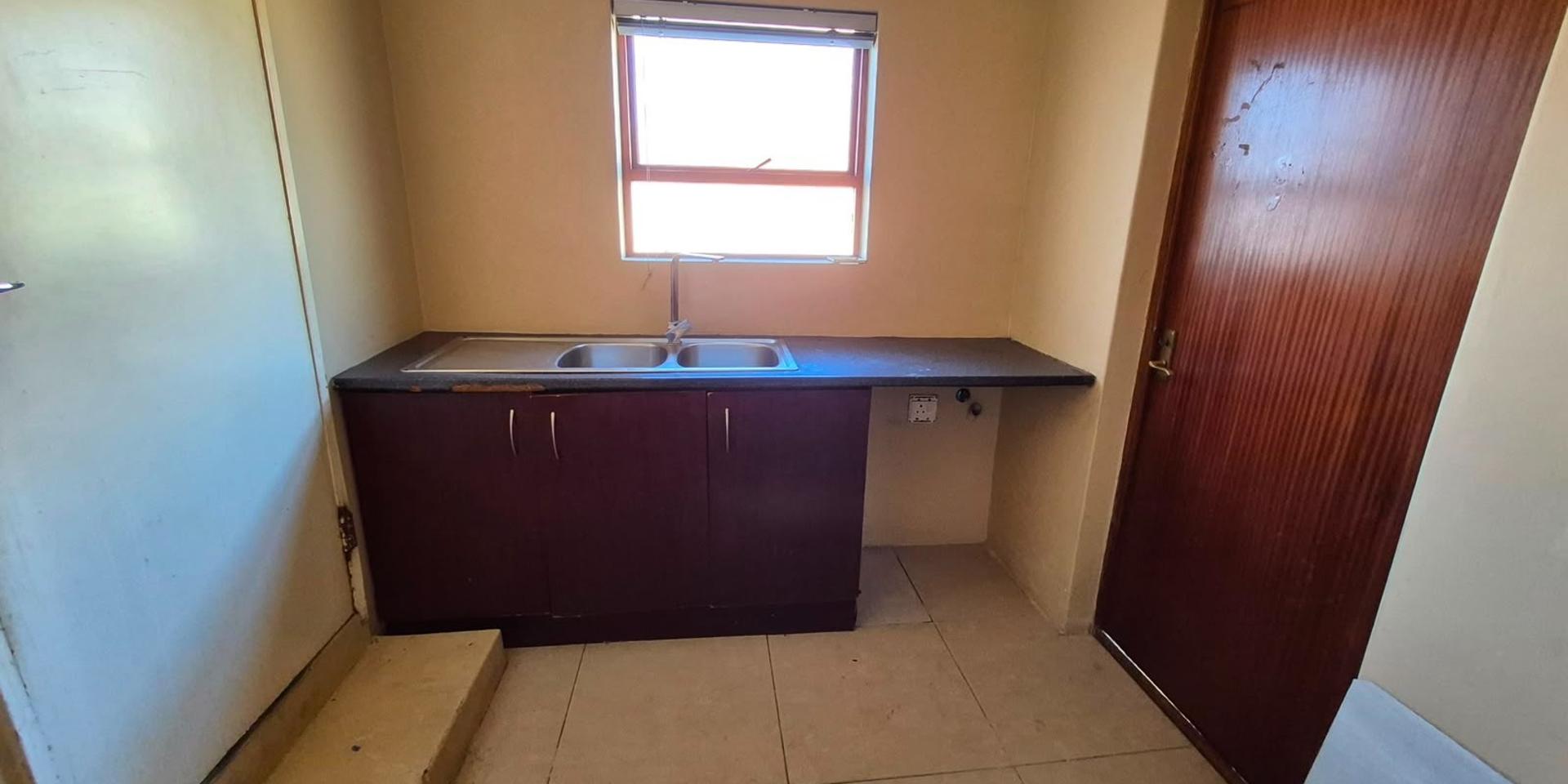 Image 2 of 6