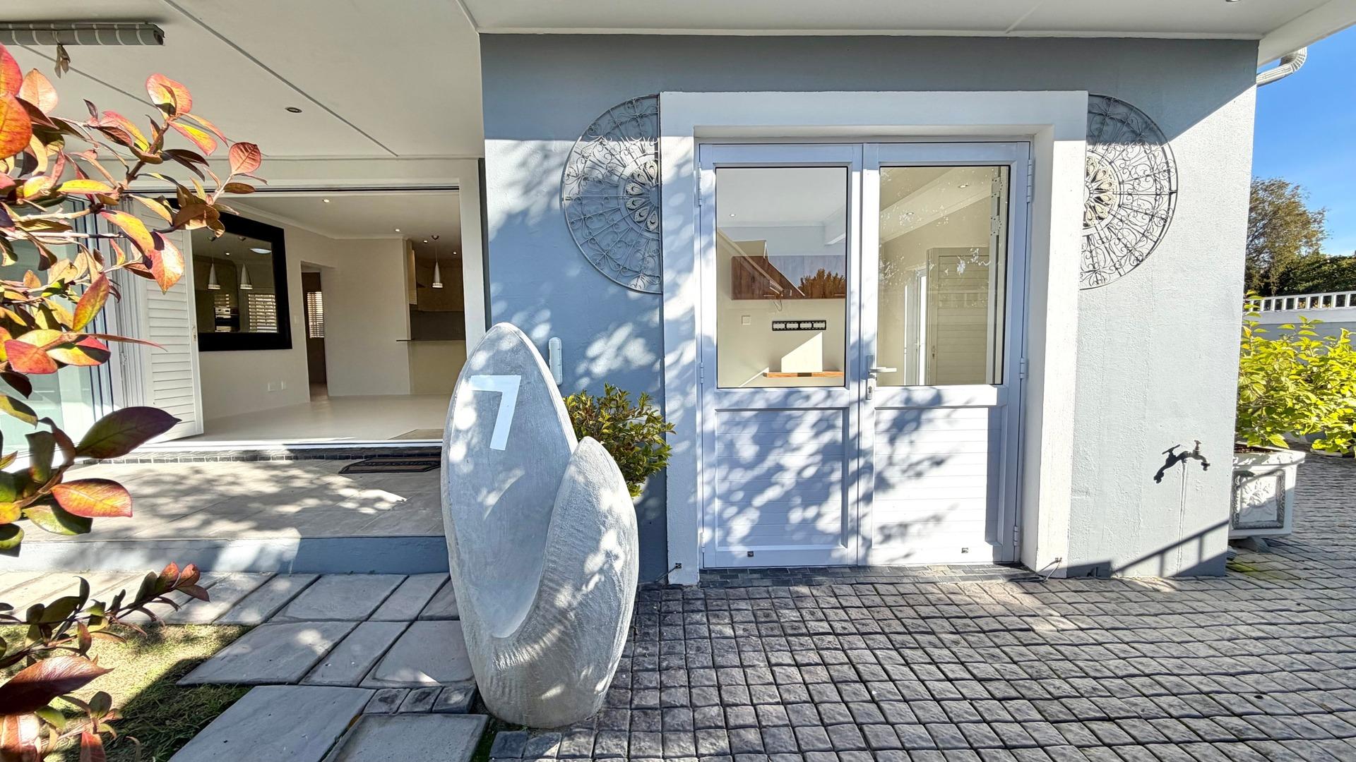 Image 4 of 6