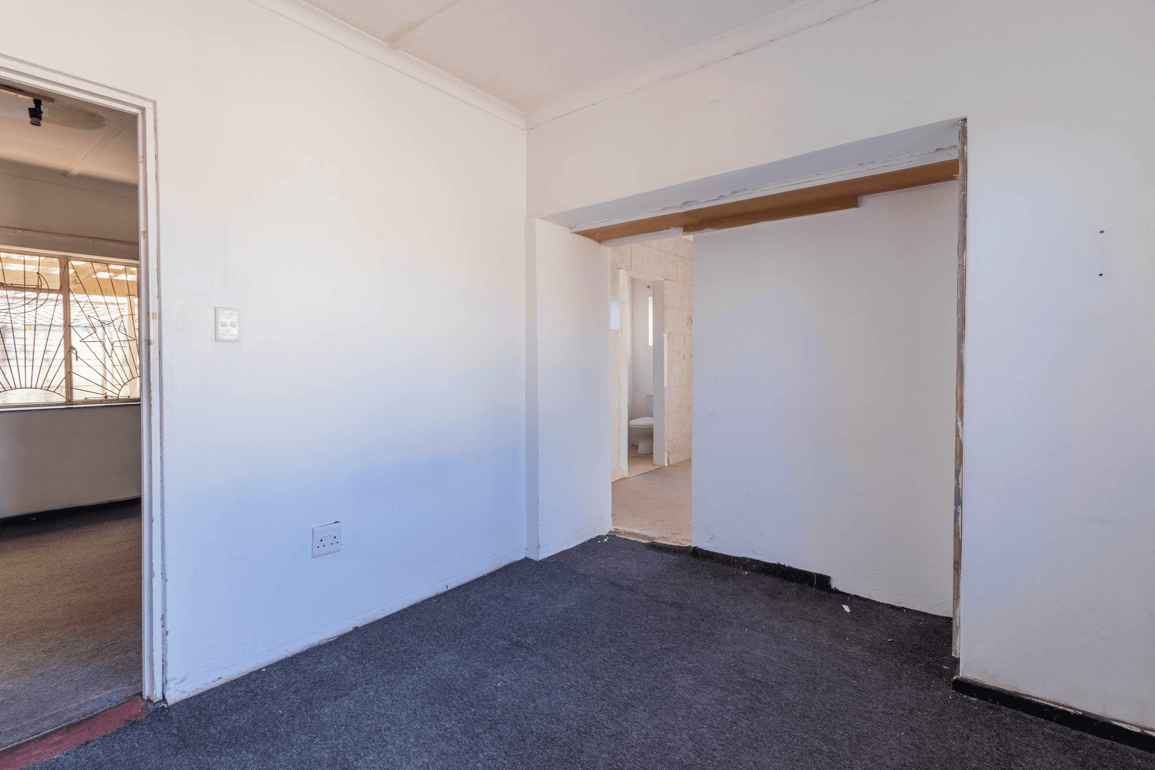 Image 4 of 6