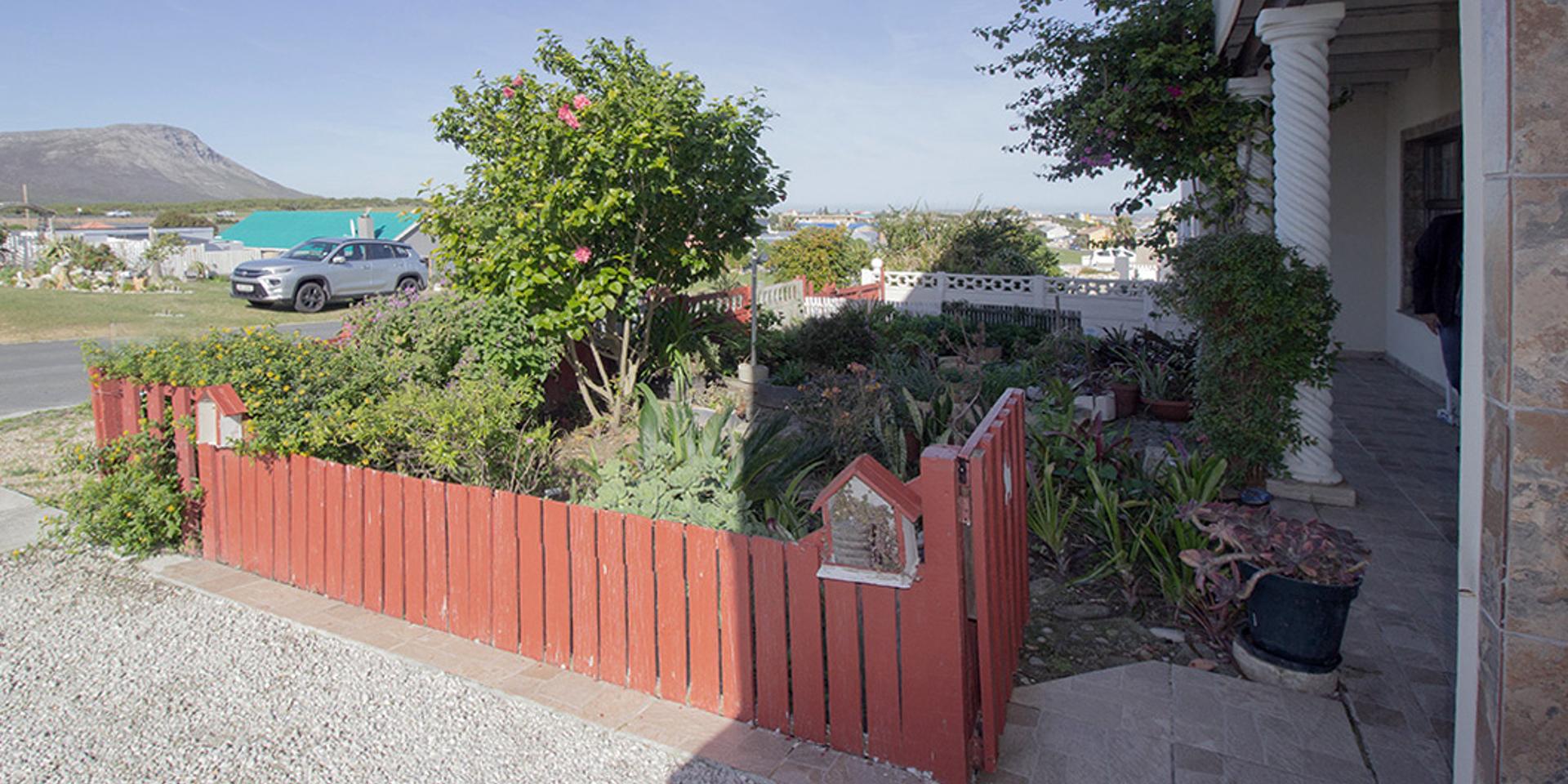 Image 4 of 6
