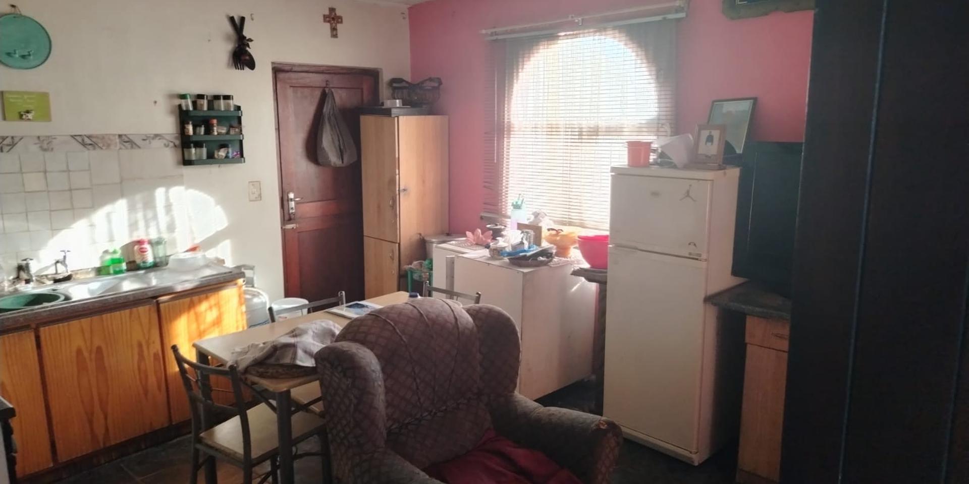 Image 3 of 6