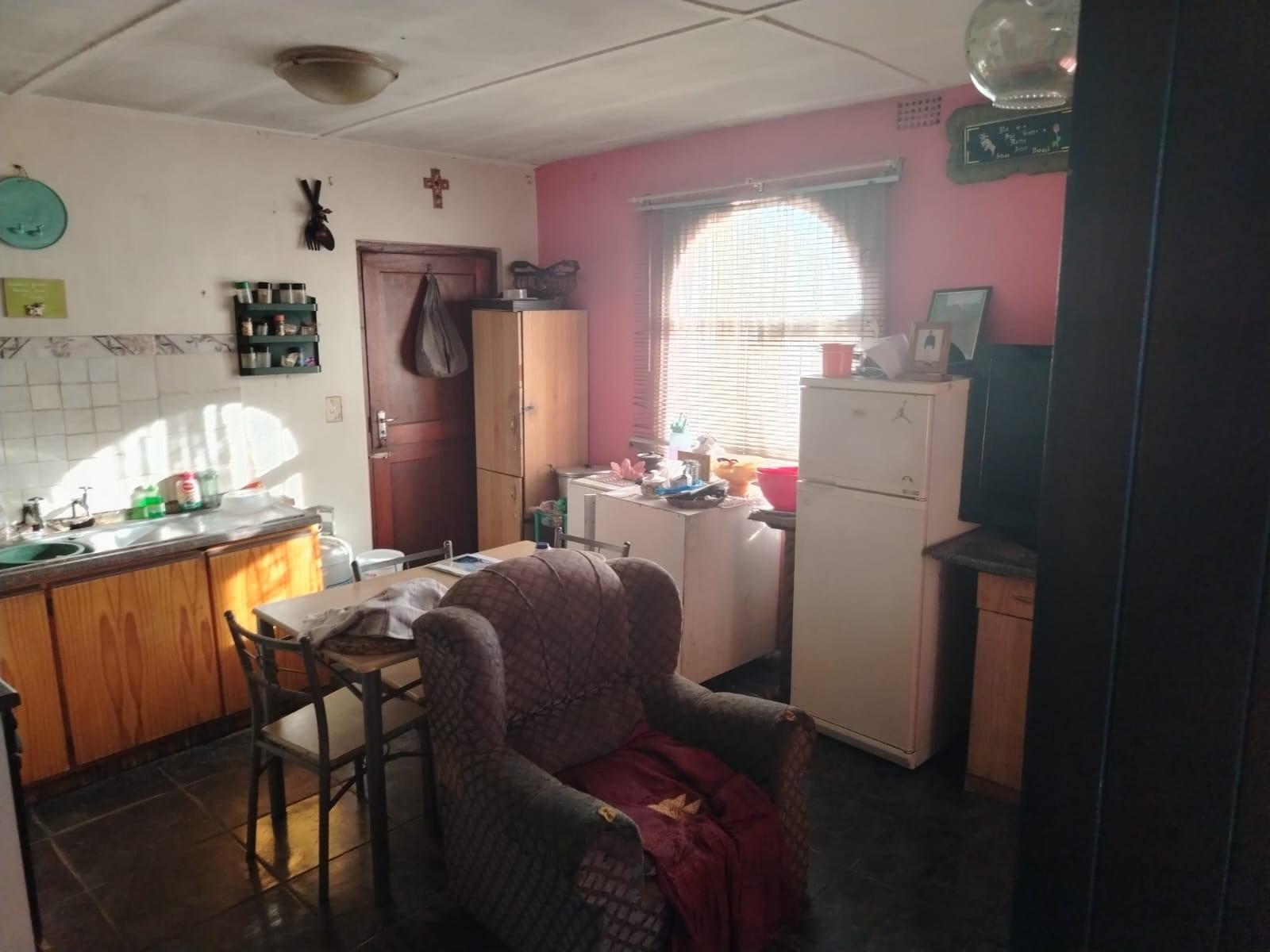 Image 3 of 6