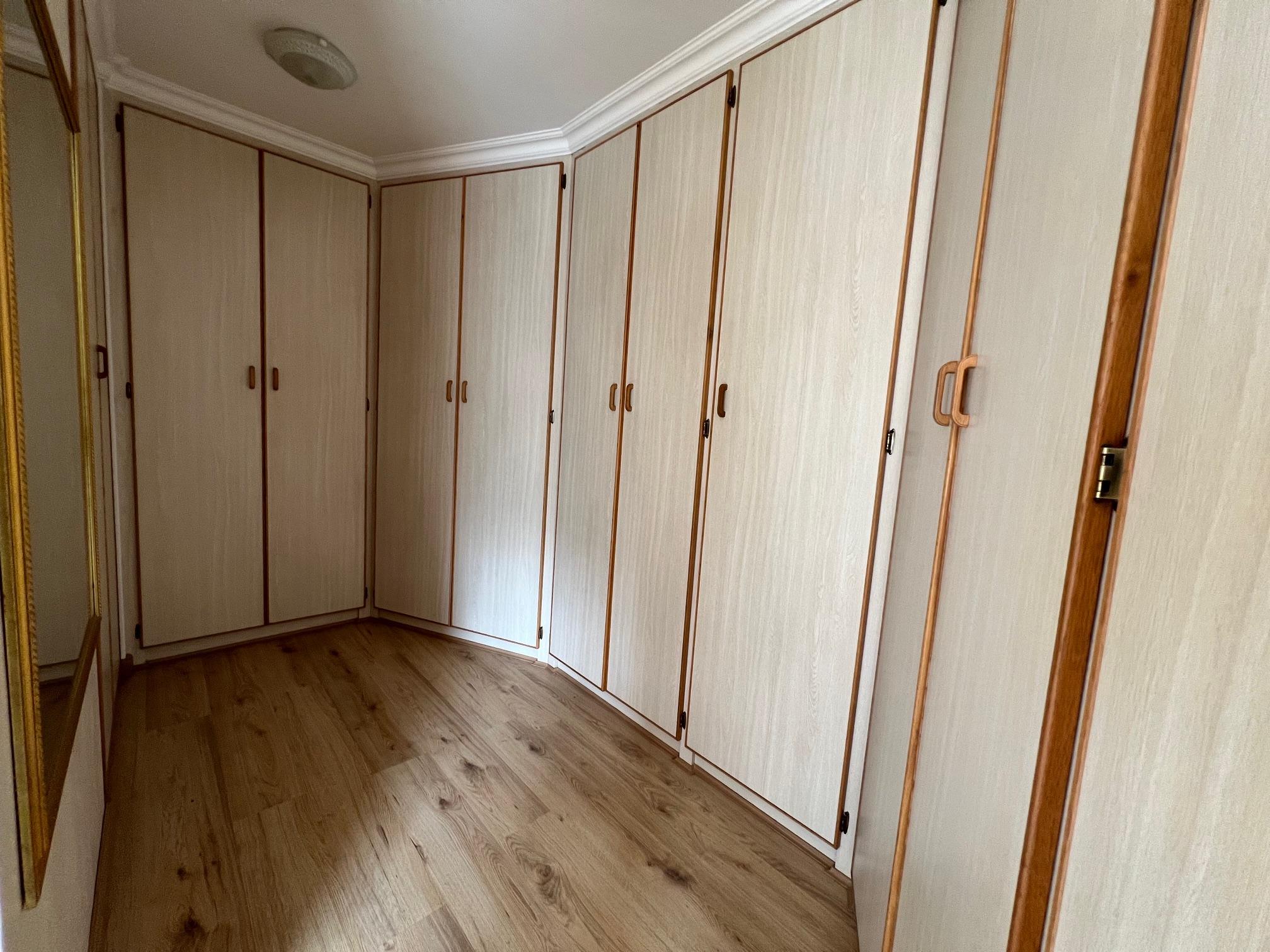 Image 4 of 6