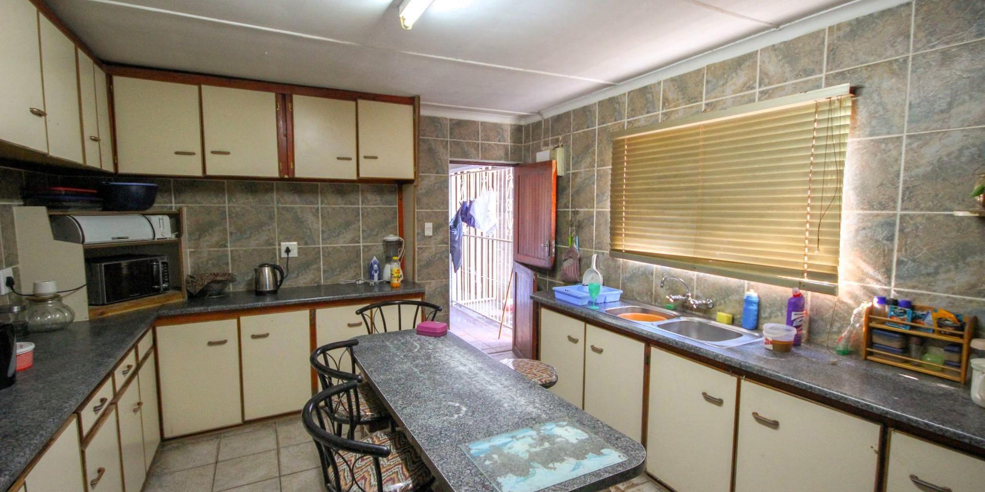 Image 2 of 6