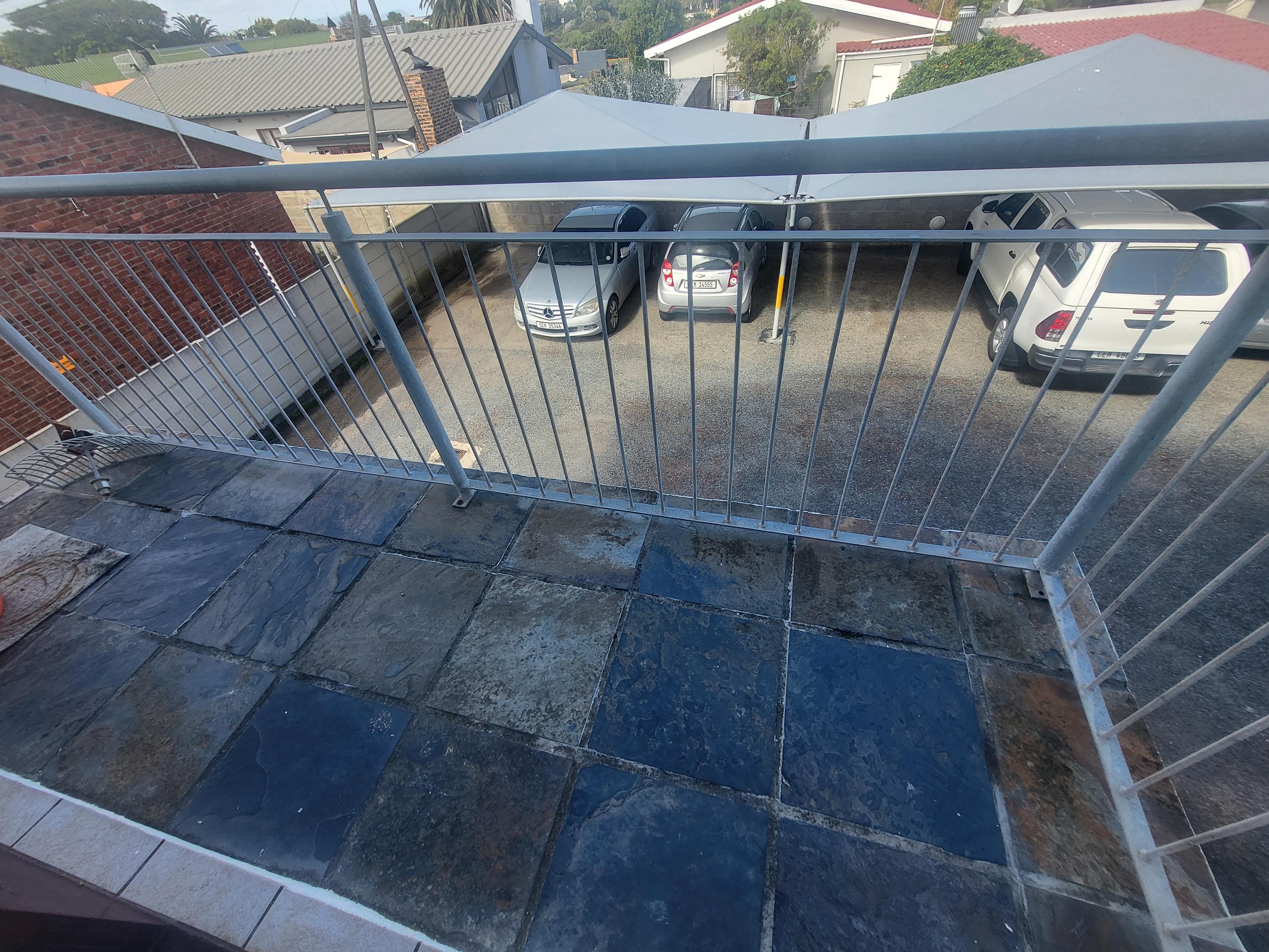 Image 4 of 6