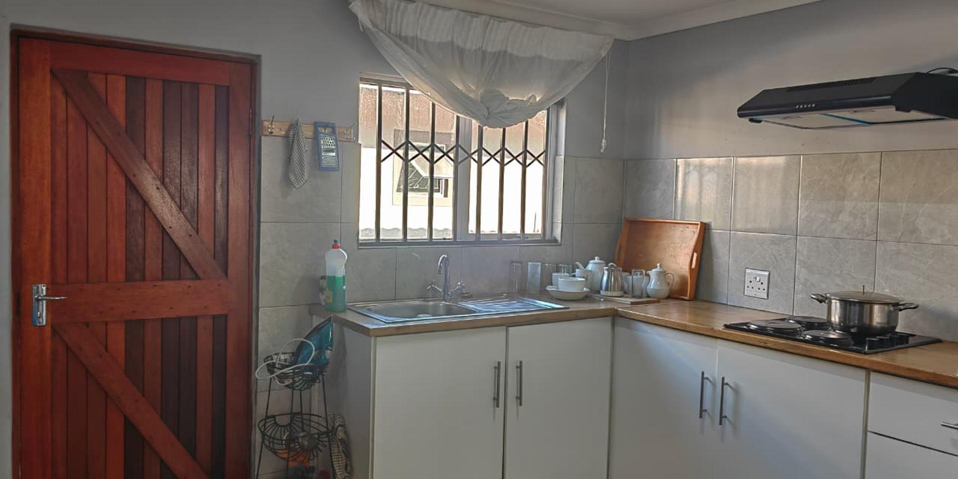 Image 4 of 6