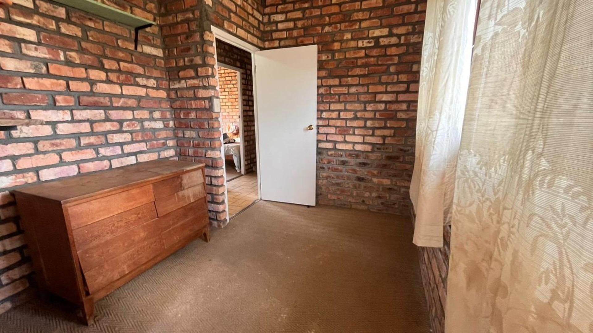 Image 4 of 6