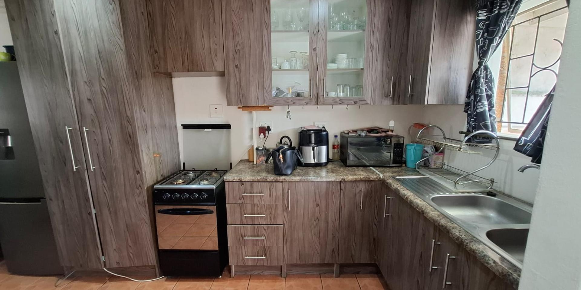 Image 3 of 6