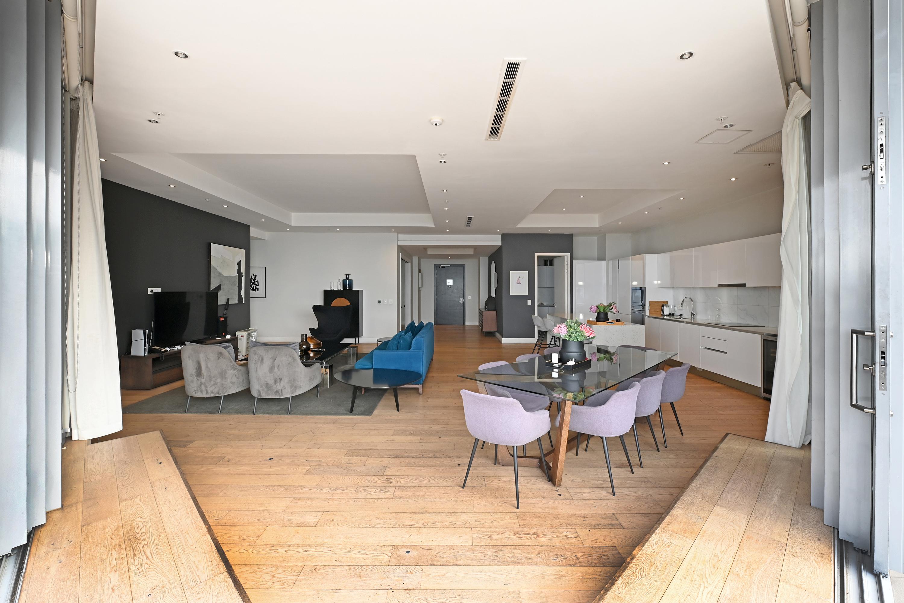 Image 2 of 6