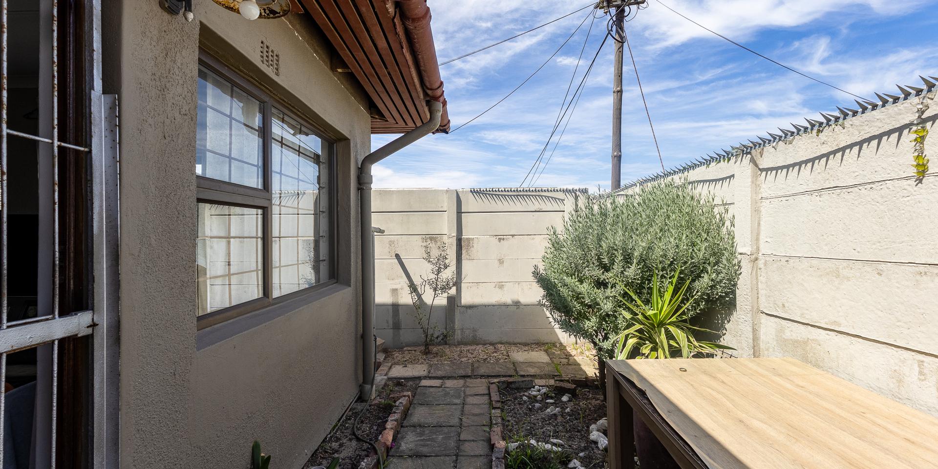 Image 4 of 6