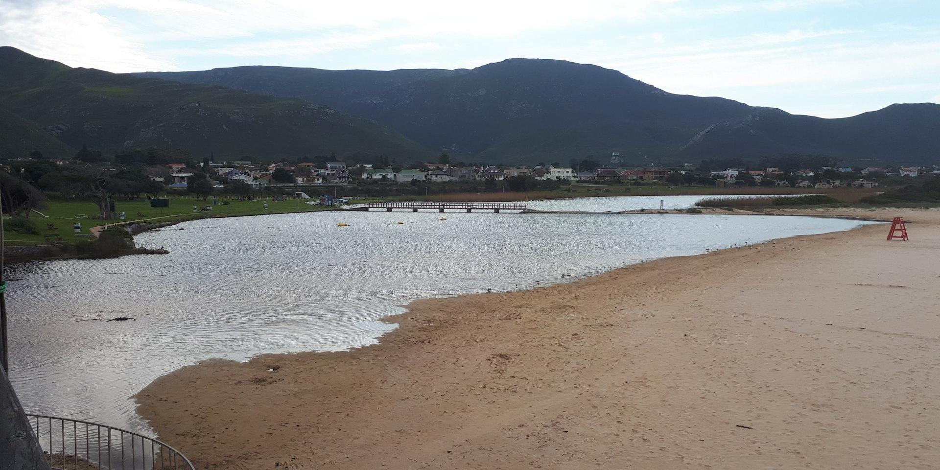 Image 2 of 6