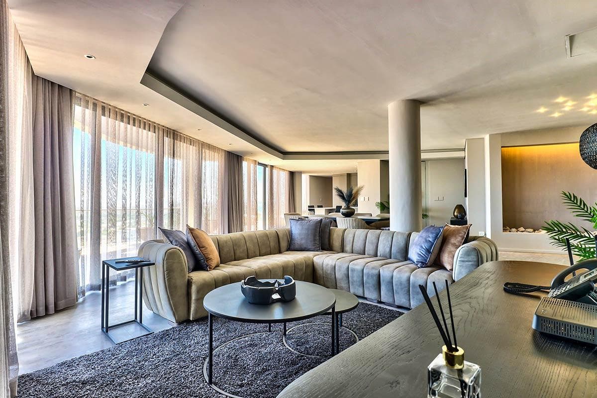 Image 3 of 6