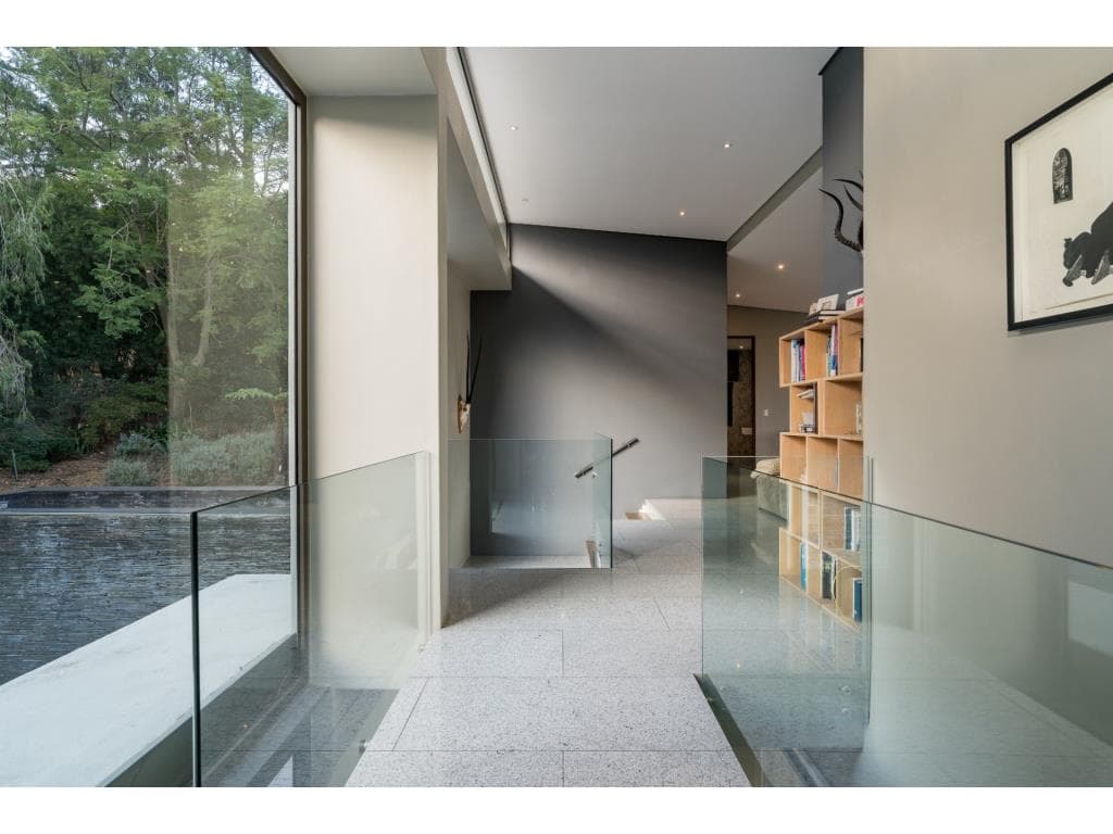 Image 4 of 6