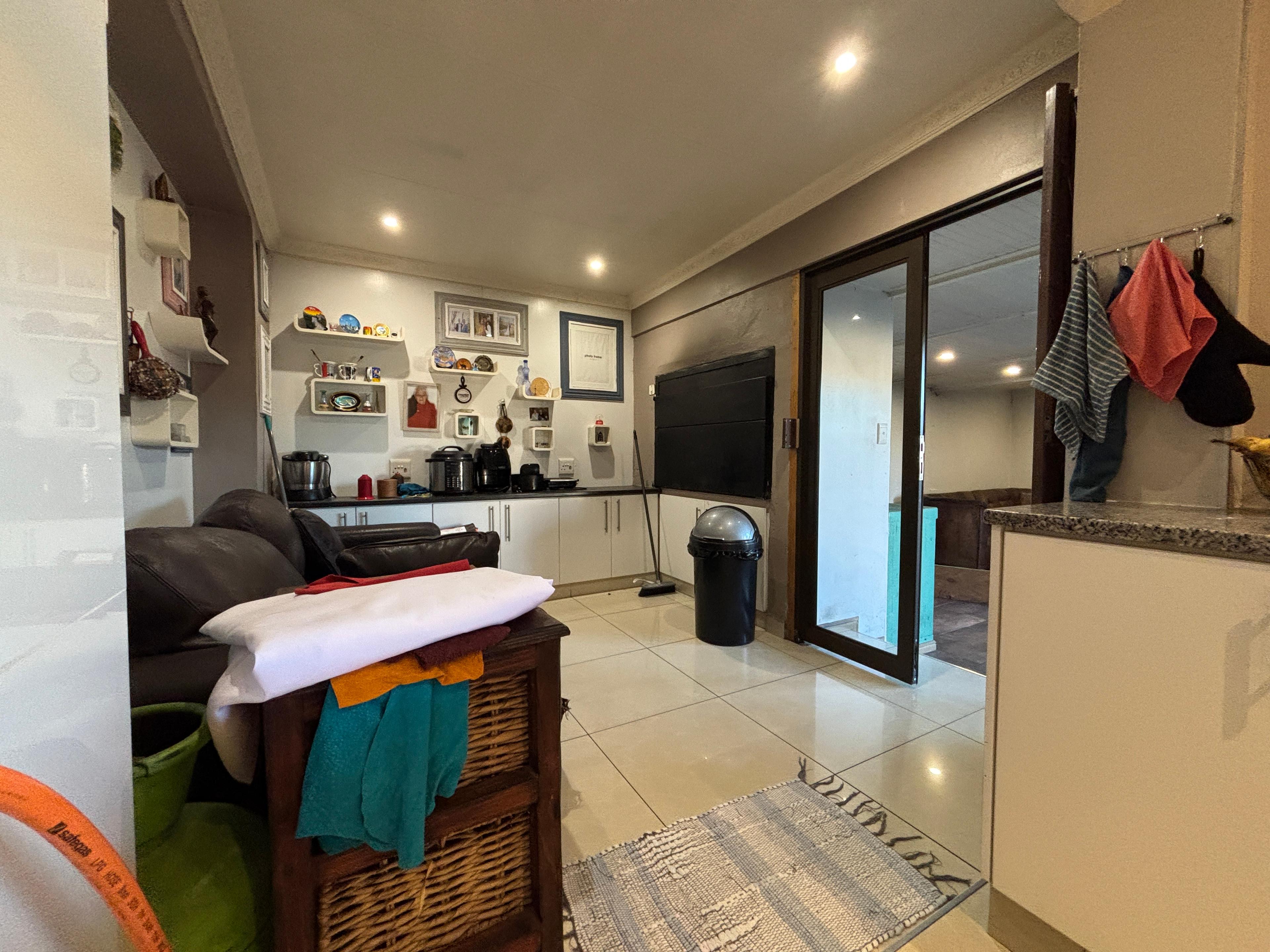 Image 4 of 6