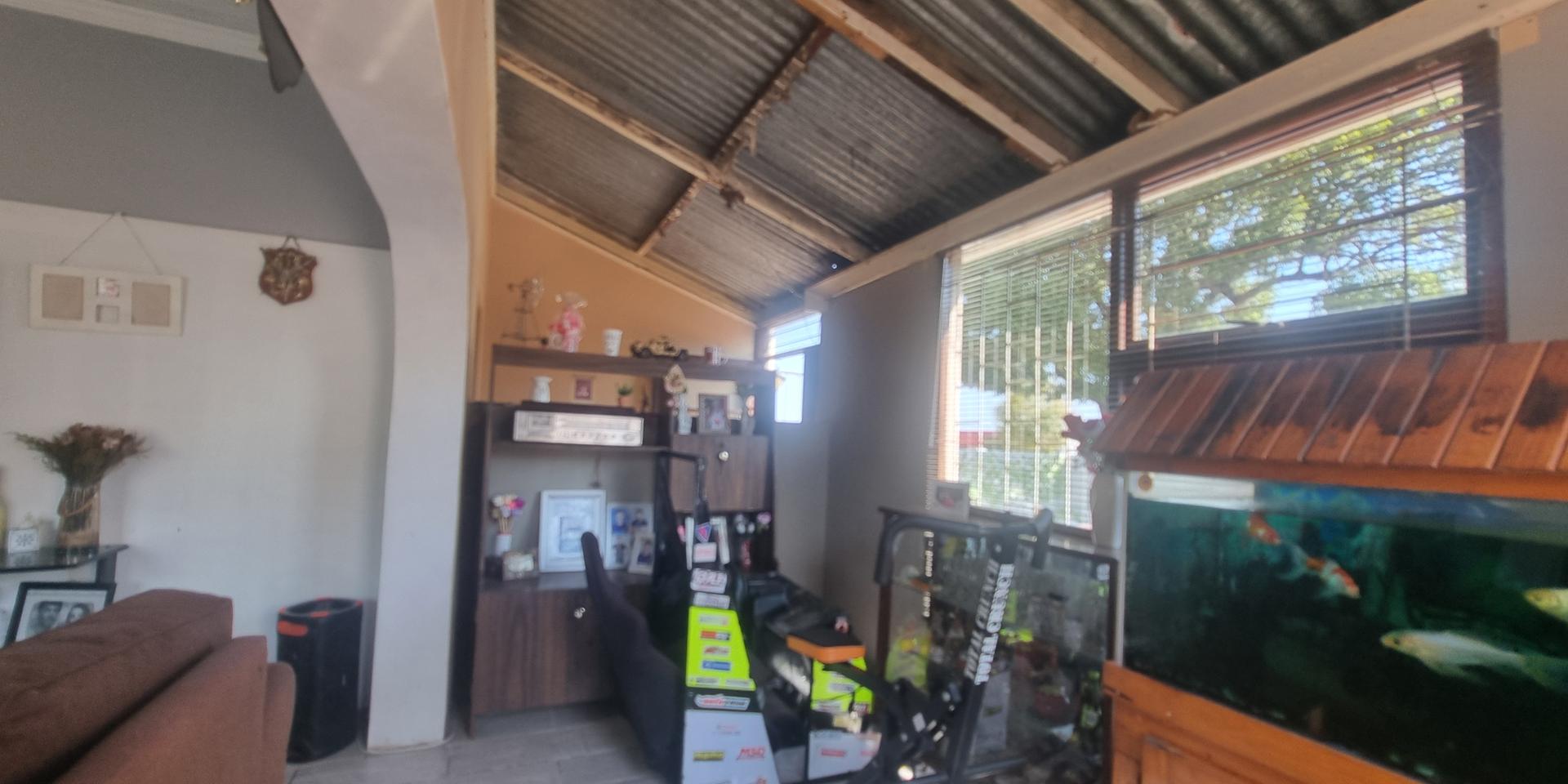 Image 4 of 6