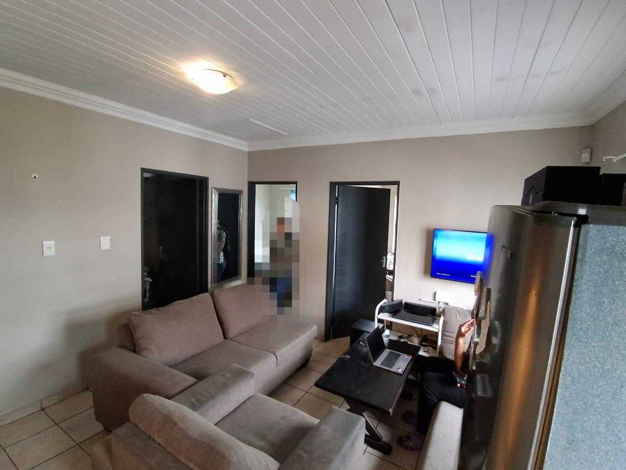 Image 4 of 6